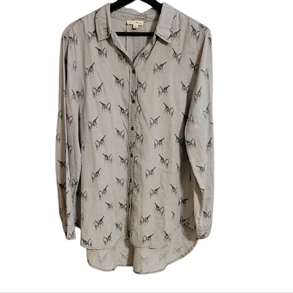 Jane & Delancey Oversized Gray Giraffe Button Up Shirt